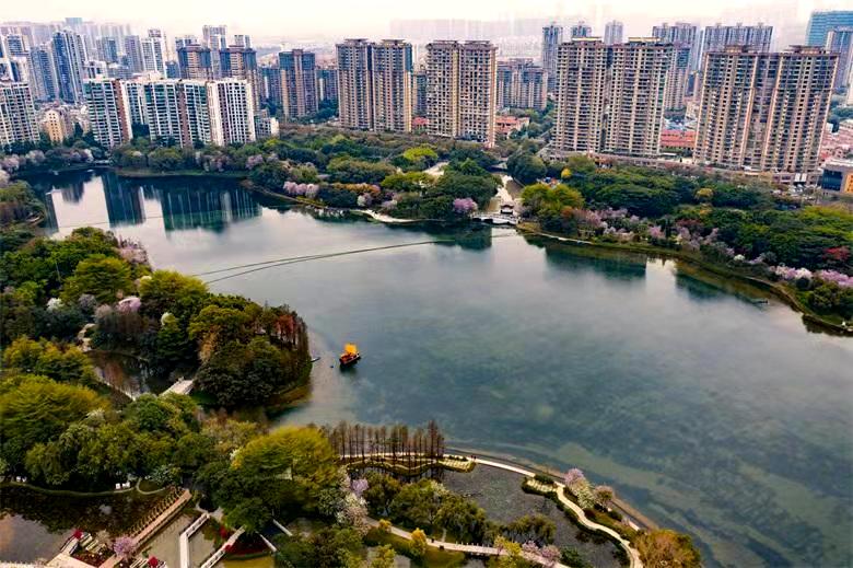 新華網(wǎng)：【“飛閱”中國】“繡花功夫”改出亞藝湖